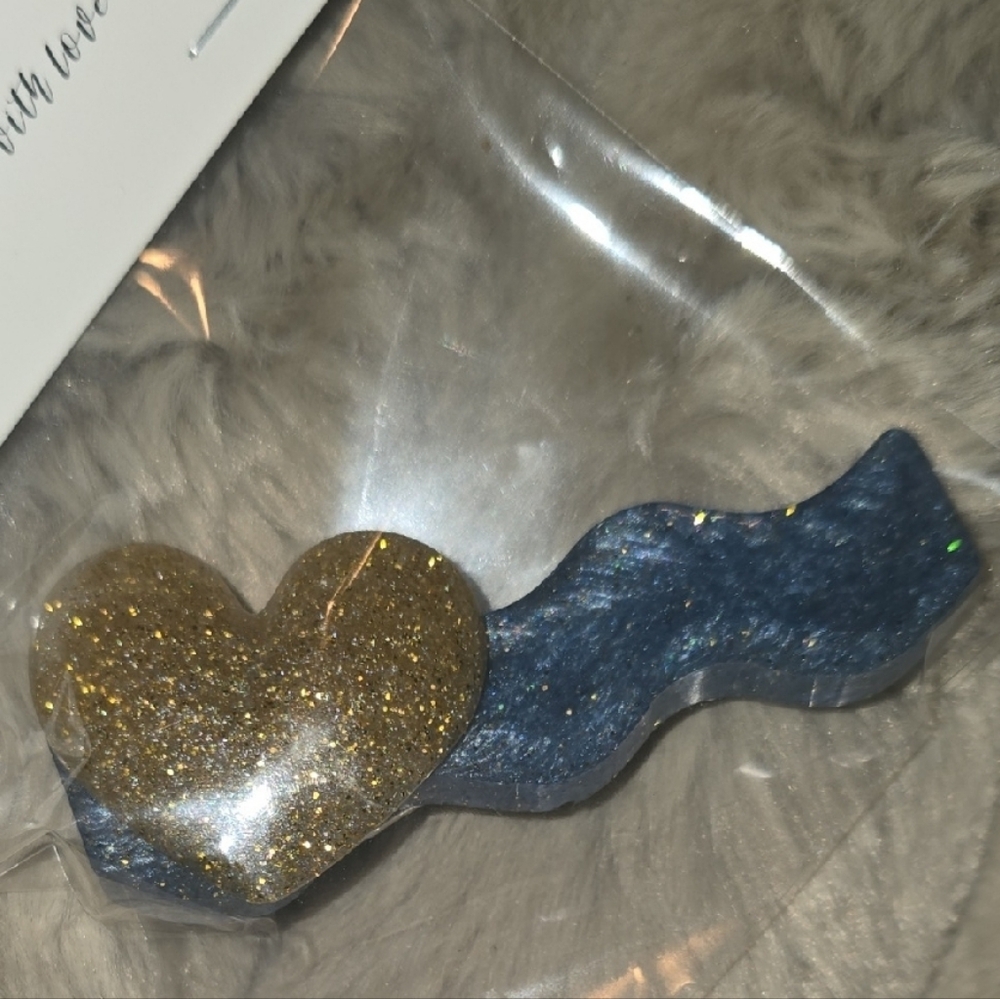 Elegant Gold and Blue Heart Hair Accessory - Picture 3 of 6